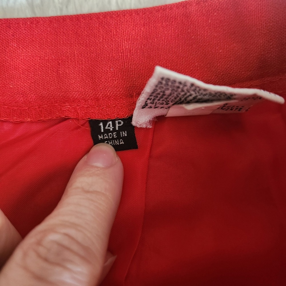 Vintage 100% Silk Red Pencil Skirt Lined Back Vent Size 14P Petite - Picture 3 of 7